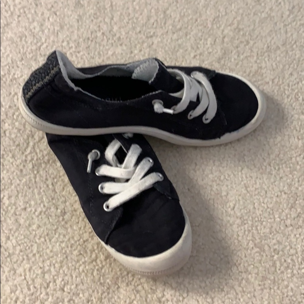 Black Steve Madden shoes!